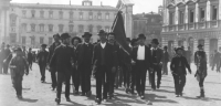 Primo Maggio 1891 gruppo di manifestanti si avvia al comizio